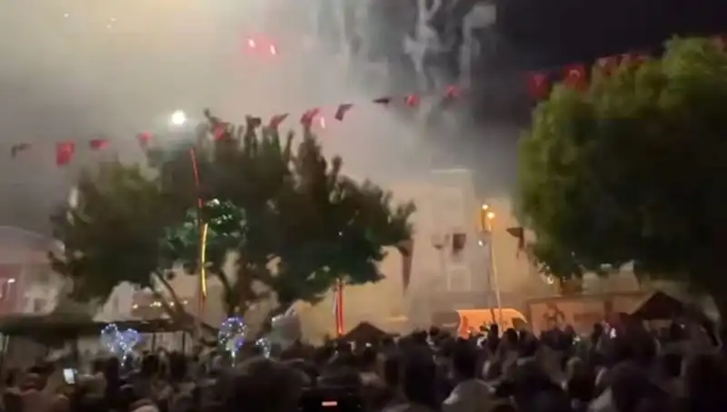 Havai Fişek Gösterisi Sonrası Hastanelik Olma İddiası: Acil Durum Hattı Çaldı