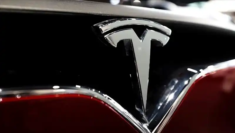 Tesla'da Fırtınalı Günler: Ucuz Model Tartışmaları ve FSD Beklentileri