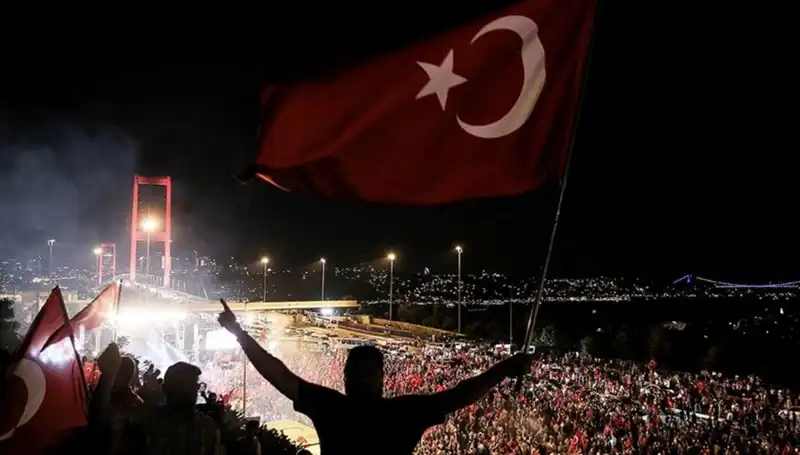 15 Temmuz'un Anısına "En Uzun Gece" Tiyatro Gösterimi Külliye'de Yapılacak