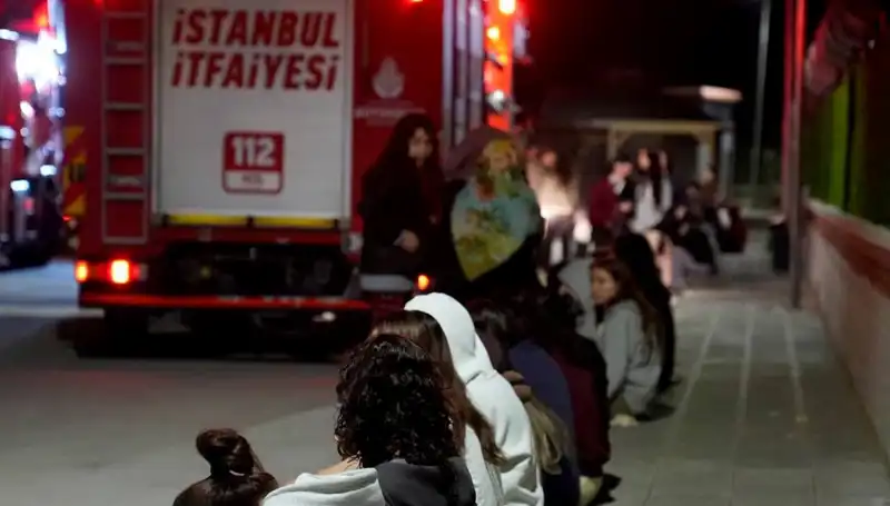 2500 Kişilik Kız Öğrenci Yurdunda Yangın: Panik ve Kurtarma Operasyonu