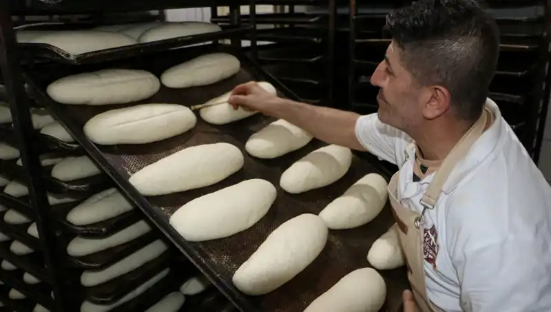 Zorlu Sıcaklıklarda Çalışmanın Gerçek Kahramanları: 250 Derecelik Fırınlar Önünde Mesai