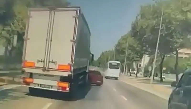 Bursa'da Feci Kaza: Kör Noktada Büyüyen Tehlike Nedir?