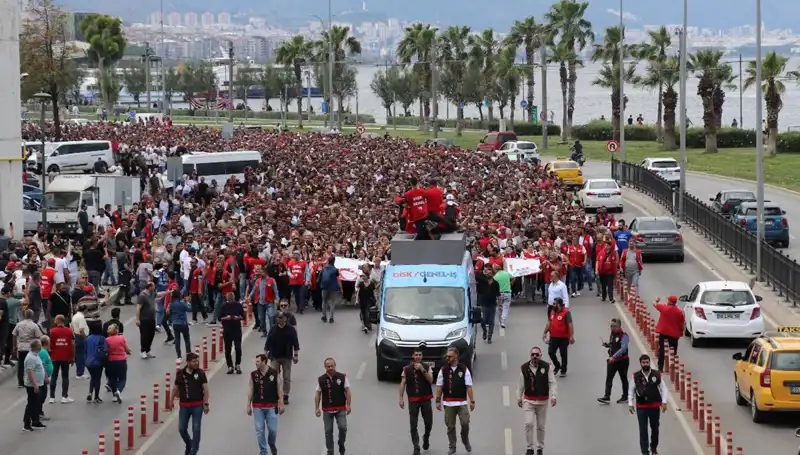 İzmir'deki Grevde Gergin Bekleyiş: 4. Gününde Neler Yaşanıyor?