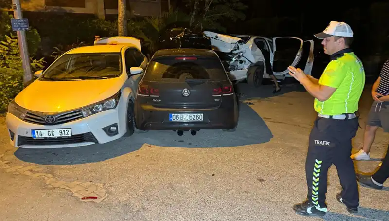 Alkollü Sürücünün Sokağı Karıştırdığı Kaza, Üç Aracın Kaderini Değiştirdi