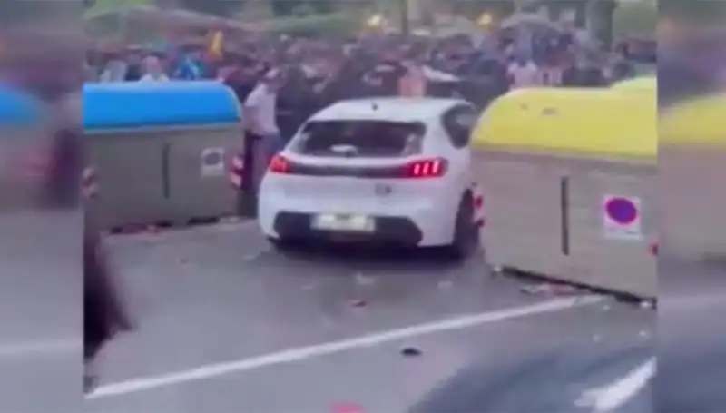 Olayın Şokunu Yaşatan Araçla Taraftarlar Arasına Daldı: 13 Yaralı