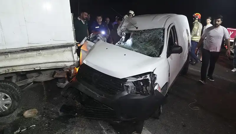 İstanbul'da Korkunç Kaza: Üç Kişi Yaralandı, Olay Yeri Panik İçinde!