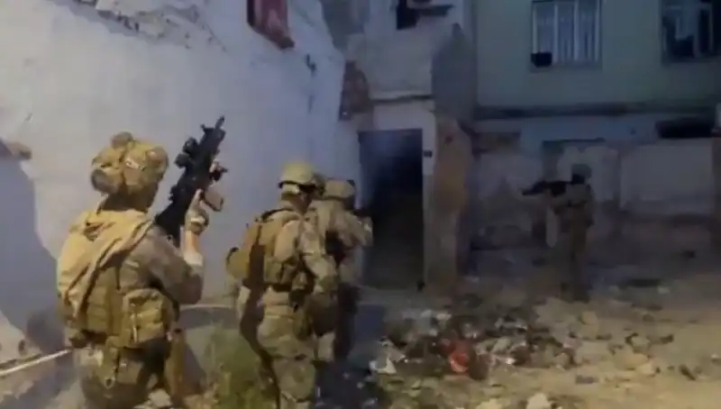 75 İlde Dev Uyuşturucu Operasyonu: 2 Bin 311 Gözaltı ile Tarihi Başarı