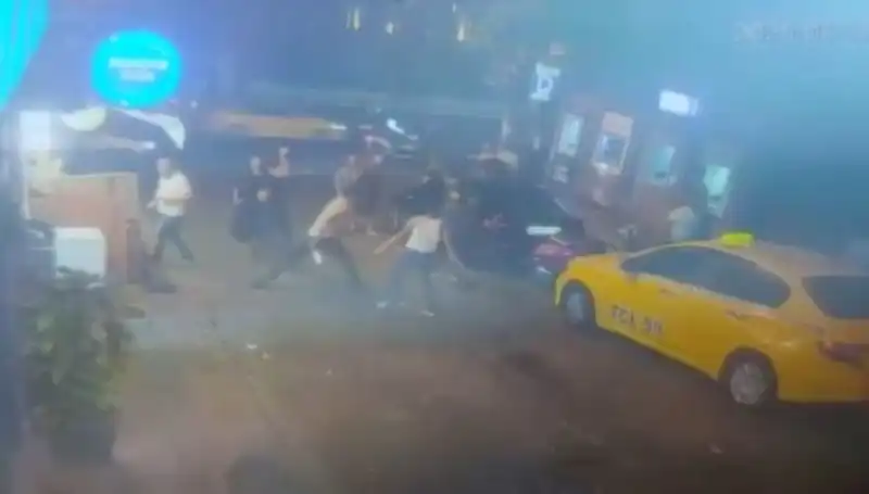 Beyoğlu’nda Laf Atma Tartışması Kanlı Bir Kavga ile Sonuçlandı