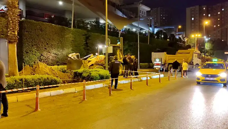 AVM Girişinde Doğalgaz Paniği: Alışveriş Cenneti Kaçış Alanı Oldu