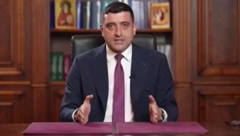 Romanya'da Seçimlerin İlk Turunda Aşırı Sağcı Aday Öne Çıktı: Ne Anlama Geliyor?