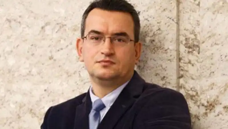 Metin Gürcan: DEVA Partisi'nin Kurucu Üyesi ve Siyasi Biyografisi