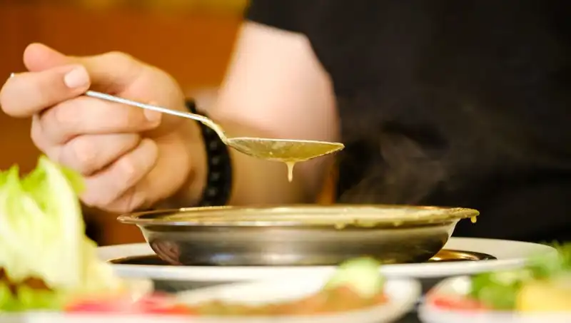 Akşam Yemeğini Ne Zaman Yemelisiniz? Sağlıklı Bir Rutin Oluşturmanın İpuçları