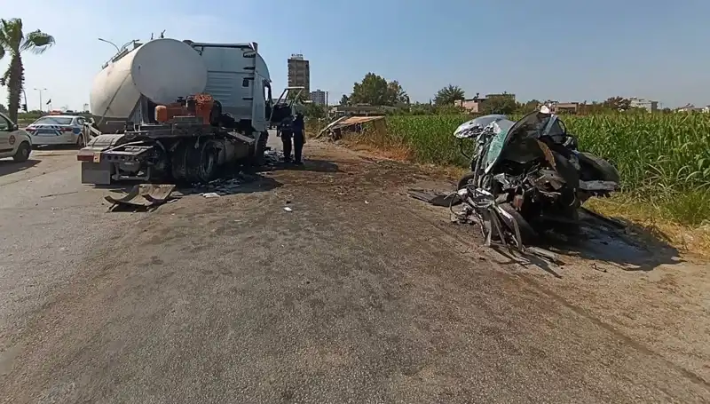 Adana'da Tanker ile Otomobil Çarpıştı: Feci Kazanın Yaşandığı Anlar