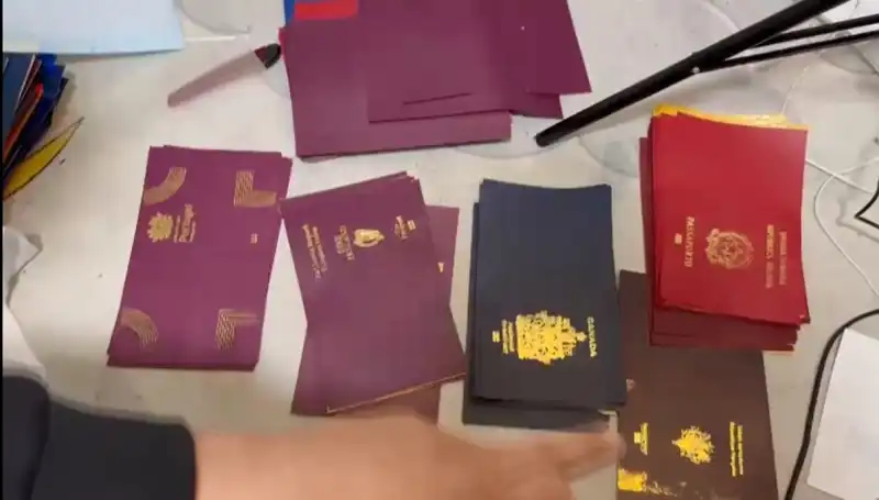 Sahte Kimlik Üreticilerine Yıldırım Hızıyla Operasyon: Neler Oluyor?