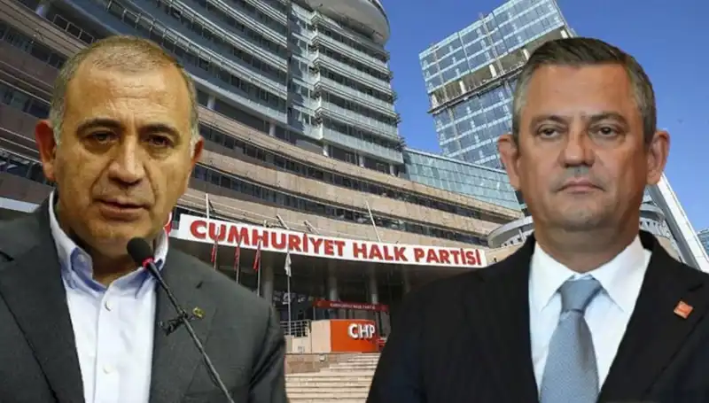 CHP Kuruluş Töreninde Gözler Özgür Özel'de: Tekin Sürpriziyle Gündemde