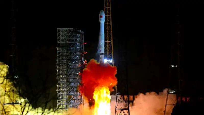 Çin Uzaya Gönderdi: Tienvın-2 Asteroid Keşif Aracı Görevine Başladı