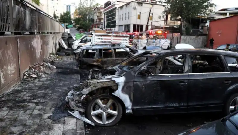 Sanayi Tesisinde Tamir Bekleyen Araçlar Alev Alev Yandı!