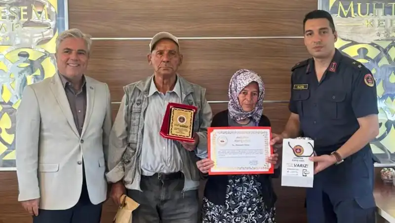 Tek Var oldukları Evi Jandarmaya Bağışlayan Aile, Duygusal Bir Hikaye Yazarak İnsanları Etkiledi