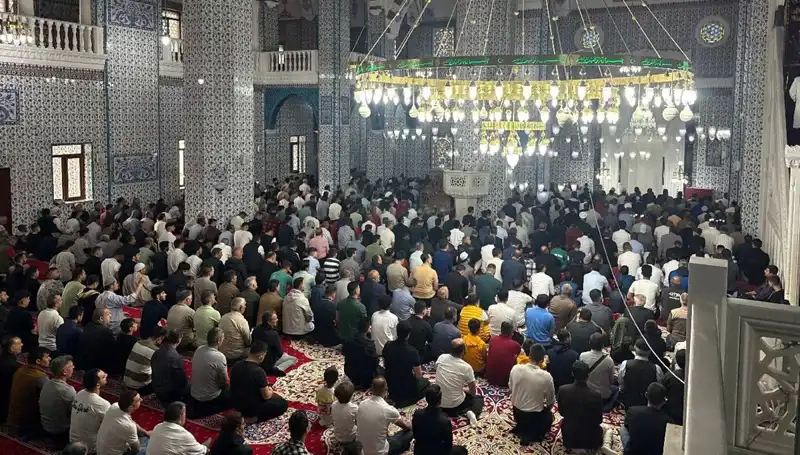 Iğdır'da İlk Bayram Namazı Coşkuyla Kılındı