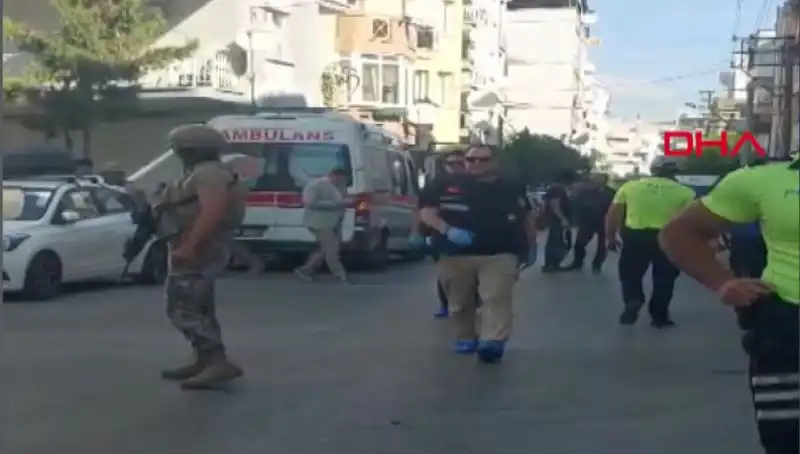 İzmir'de Kanlı Saldırı: Karakola Yapılan Silahlı Saldırıda İki Polis Şehit Oldu