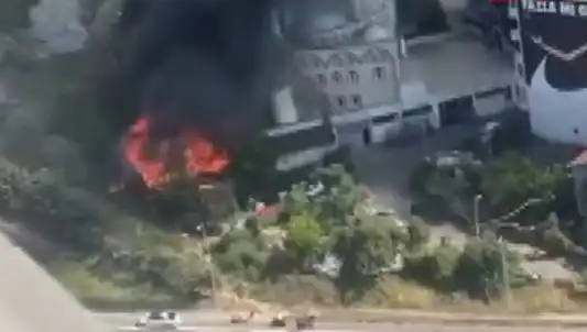 Kağıthane'de Korkutan Yangın: Şehirde Geceyi Alevler Sardı