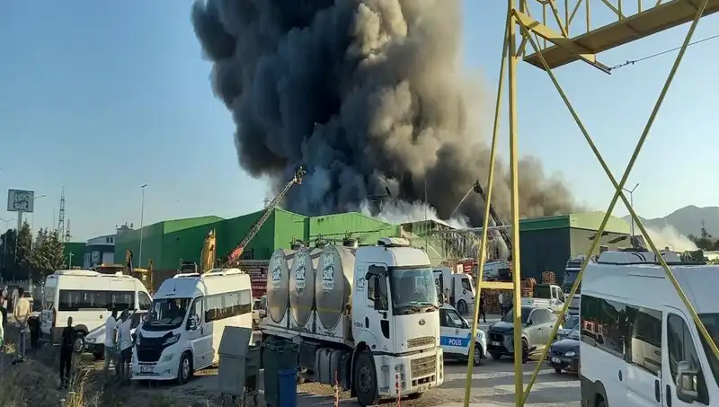 Gönen'de Fabrika Yangını: Yangından Kurtulan İşçilerin Kimlikleri Araştırılıyor
