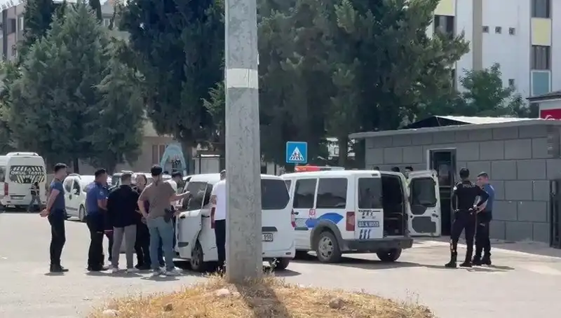 Adliye Önünde Çıkan Kargaşada İki Aile Arasında Arbede: 5 Yaralı, 7 Gözaltı