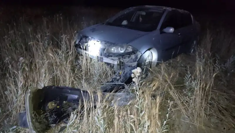 Burdur’da Kontrolden Çıkan Araç Tarlaya Uçtu: İki Kişi Yaralandı