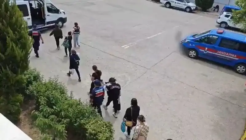 Tayland'da Kadınları Fuhuşa Sürükleyen Çalışma İzni Skandalı