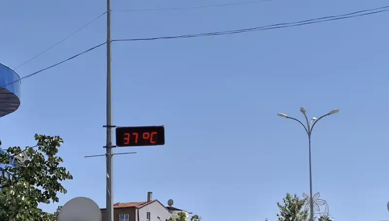 Sıcakların Zirveye Ulaştığı İlçede Termometreler 38 Dereceye Dayandı